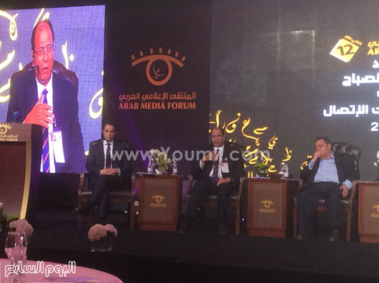 رئيس التحرير التنفيذى عادل السنهورى خلال كلمته على هامش أعمال الملتقى -اليوم السابع -4 -2015