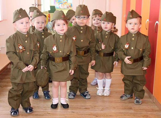 مجموعة من الأطفال بالزى العسكرى -اليوم السابع -4 -2015