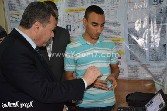 وزير التربية والتعليم يكرم الطلاب الفائزين فى مسابقة إنتل مصر للعلوم والهندسة 2015. -اليوم السابع -4 -2015