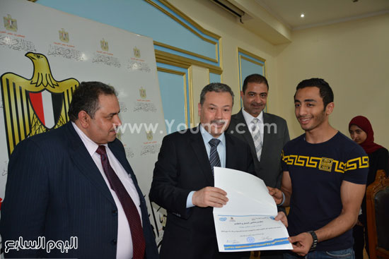 طالب فائز بمسابقة إنتل مصر للعلوم والهندسة 2015 -اليوم السابع -4 -2015