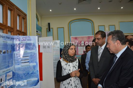 وزير التربية والتعليم يتفقد مشروعات الطلاب الفائزة فى معرض إنتل -اليوم السابع -4 -2015