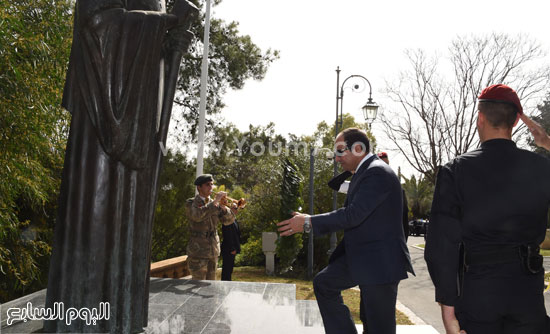 الرئيس السيسى والنصب التذكارى للرئيس القبرصى الراحل ماكريوس  -اليوم السابع -4 -2015