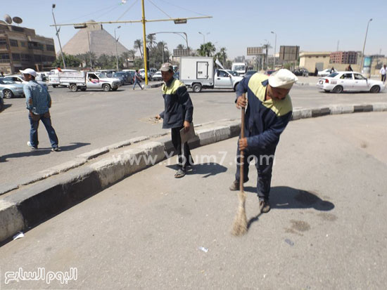  أعمال الكنس اليدوى بمحيط ميدان الرماية -اليوم السابع -4 -2015