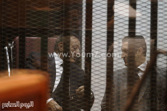 جانب من حديث علاء مع الرئيس الأسبق بجلسة محاكمتهم فى القصور الرئاسية  -اليوم السابع -4 -2015