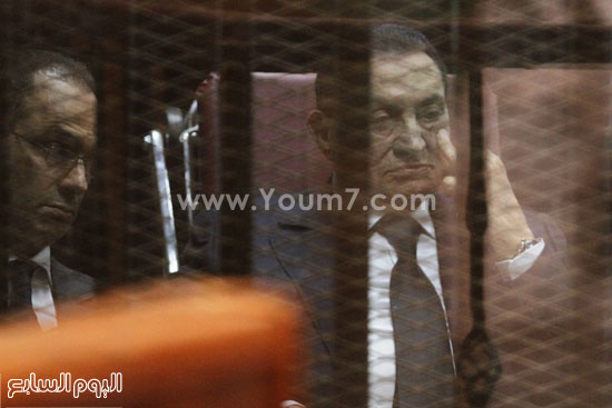 مبارك وجمال يستمعان للنيابة من داخل قفص الاتهام -اليوم السابع -4 -2015