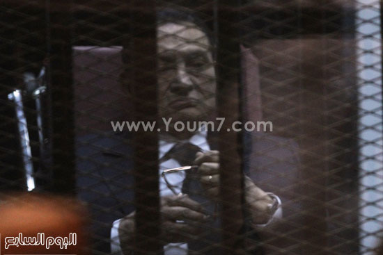 جانب من محاكمة الرئيس الأسبق فى اتهامه بإنفاق الملايين من خزانة الدولة  -اليوم السابع -4 -2015