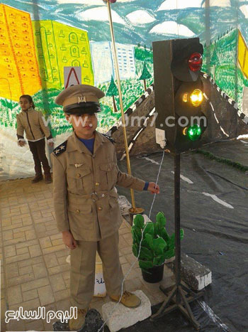 طفل يمثل دور ضابط مرور -اليوم السابع -4 -2015