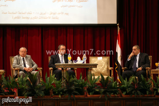 وزيرا الاستثمار والتخطيط ونجيب ساويرس فى مؤتمر جامعة القاهرة -اليوم السابع -4 -2015