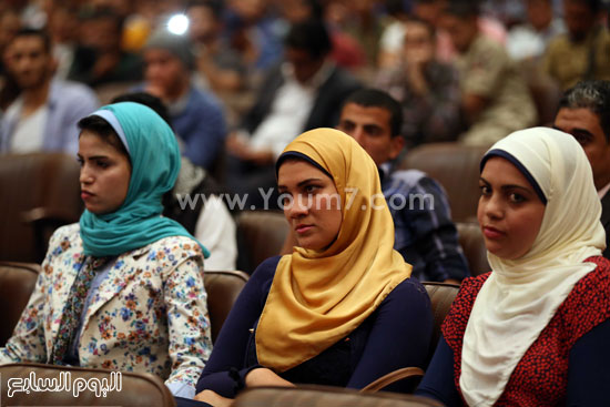 	طالبات حرصن على حضور المؤتمر -اليوم السابع -4 -2015