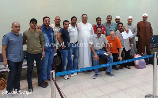  مسافرون مصريون فى مطار صلالة -اليوم السابع -4 -2015