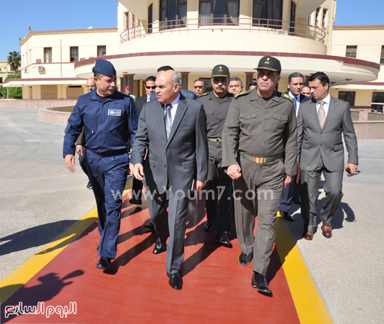  كبار قادة القوات المسلحة يودعون الفريق أول صدقى صبحى فى مطار ألماظة  -اليوم السابع -4 -2015