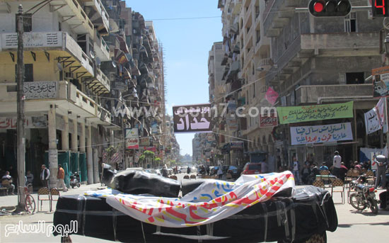  تابوت بوشاح أسود يغلق أكبر شوارع بورسعيد -اليوم السابع -4 -2015