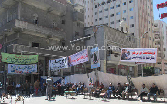  بعض التجار بجوار السرادق فى انتظار قرارات السيسى -اليوم السابع -4 -2015