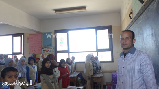 المدرسون يؤدون عملهم داخل الفصل -اليوم السابع -4 -2015