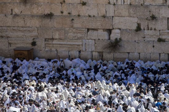 آلاف اليهود يتجمعون للحصول على بركة الكهنة -اليوم السابع -4 -2015