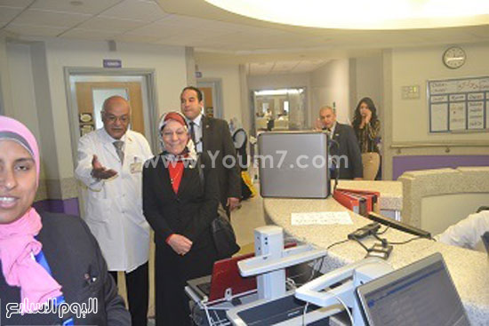أثناء الجولة بالمستشفى بصحبة الدكتور هانى حسن -اليوم السابع -4 -2015 أثناء الجولة بالمستشفى بصحبة الدكتور هانى حسن -اليوم السابع -4 -2015