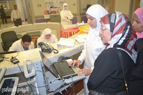 وزيرة القوى العاملة خلال تفقدها مستشفى 75375 -اليوم السابع -4 -2015 وزيرة القوى العاملة خلال تفقدها مستشفى 75375 -اليوم السابع -4 -2015