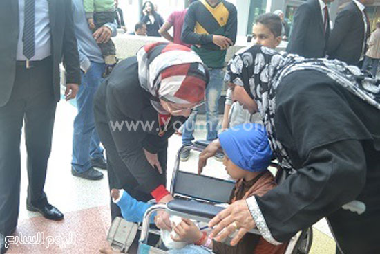 عشرى تتحدث مع طفل السرطان ووالدته -اليوم السابع -4 -2015 عشرى تتحدث مع طفل السرطان ووالدته -اليوم السابع -4 -2015