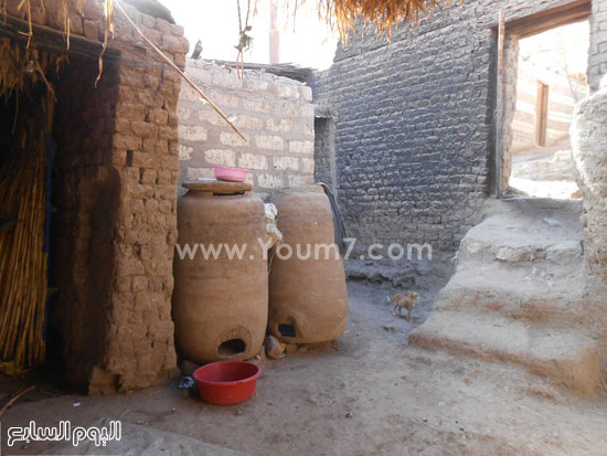 أحد المنازل من الداخل وبها صومعة غلال فارغة -اليوم السابع -4 -2015