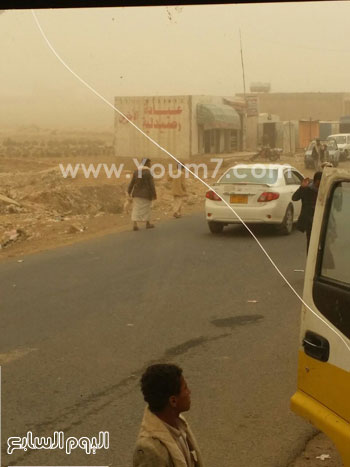الحوثيون يستوقفون السيارات لتفتيشها -اليوم السابع -4 -2015