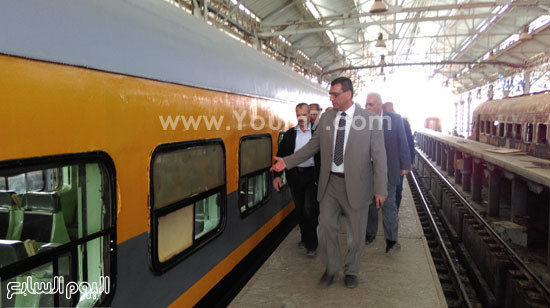 رئيس هيئة السكة الحديد يتفقد ورش القطارات -اليوم السابع -4 -2015