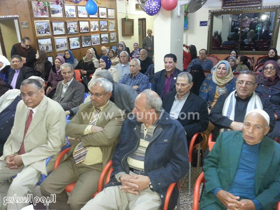 جانب من المسنين والحضور فى حفل عيد ميلاد 120من كبار السن -اليوم السابع -4 -2015