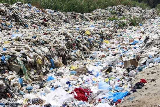  تلال القمامة فوق المصرف القديم -اليوم السابع -4 -2015