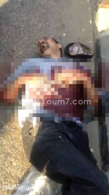 لحظة إصابة المتهم بالهجوم على القسم -اليوم السابع -4 -2015
