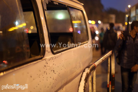 	 تحطم زجاج سيارة جراء الهجوم -اليوم السابع -4 -2015