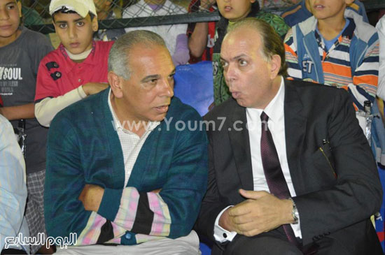 والد محمد صلاح يشاهد مباراة الفيولا مع اليوفى -اليوم السابع -4 -2015