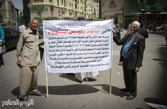 المتظاهرون يخاطبون رئيس مجلس الوزراء ويعرضون مطالبهم -اليوم السابع -4 -2015