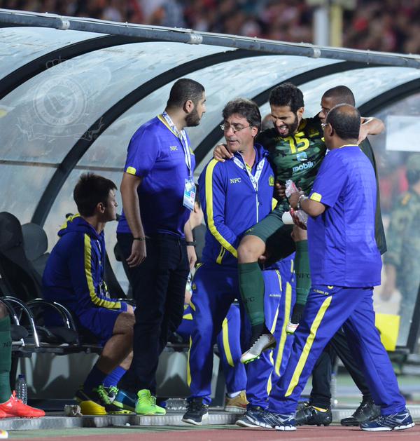 لاعب النصر يخرج محمولا بعد تعمد الخشونة ضده -اليوم السابع -4 -2015