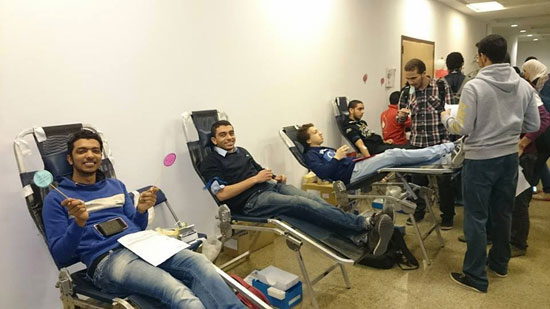 المتطوعون يتبرعون بأكياس الدم -اليوم السابع -4 -2015