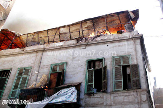 	النيران تمتد لأسطح المصنع  -اليوم السابع -4 -2015