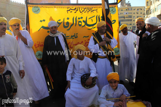 	بعض المشاركين بالاحتفالات أمام مسجد الرفاعى -اليوم السابع -4 -2015