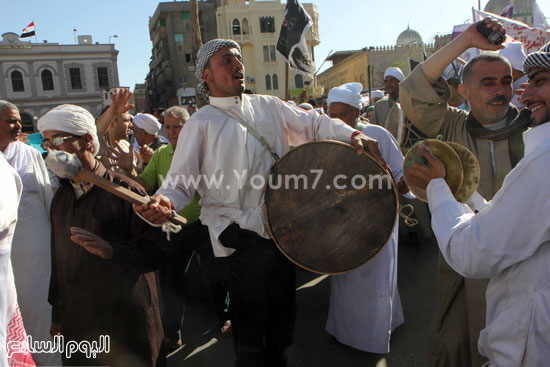 العازفون منسجمون تماما لما يؤدونه من نغمات -اليوم السابع -4 -2015