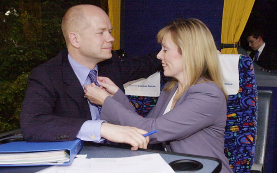 مايو 2001 زعيم حزب المحافظين وليام هيج مع زوجته فيفيون. -اليوم السابع -4 -2015