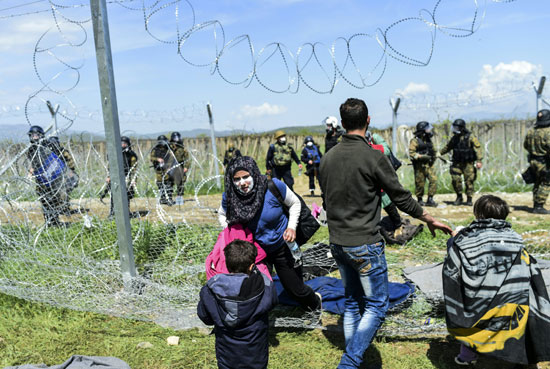 المهاجرين - اشتباكات الشرطه مقدونيا (5)