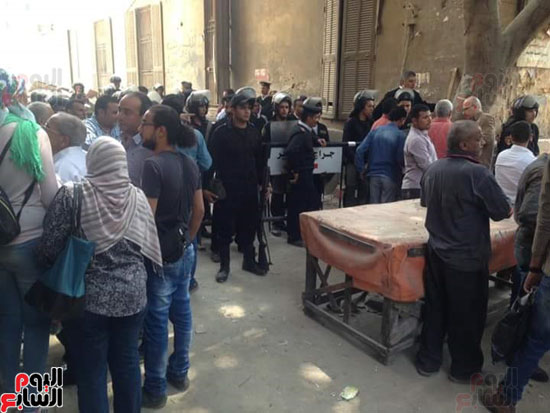 الأمن-يحاصر-مبنى-تاون-هاوس-التراثى-بغرب-القاهرة-استعدادًا-لهدمه-(1)