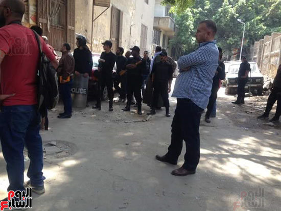 الأمن-يحاصر-مبنى-تاون-هاوس-التراثى-بغرب-القاهرة-استعدادًا-لهدمه-(3)