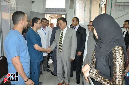 مستشفى منشيه البكرى - وزير الصحه (2)