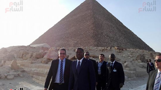 رئيس جمهورية توجو يزور الأهرامات (1)