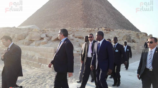 رئيس جمهورية توجو يزور الأهرامات (4)