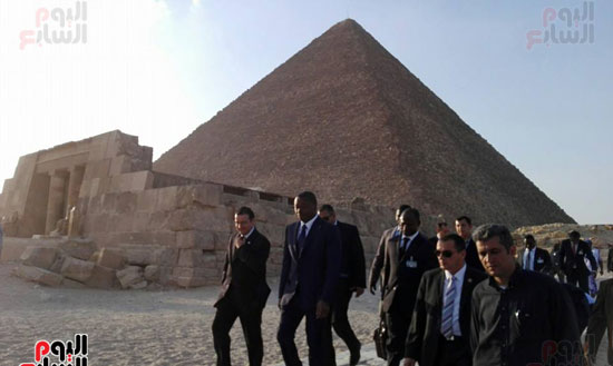 رئيس جمهورية توجو يزور الأهرامات (10)