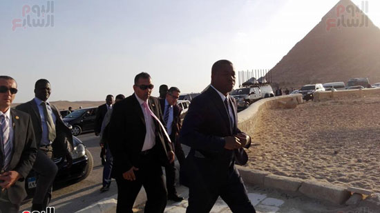 رئيس جمهورية توجو يزور الأهرامات (9)