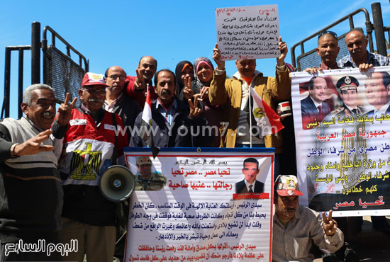 متظاهرو القائد إبراهيم يحتفلون بعودة الطائرة المختطفة (1)