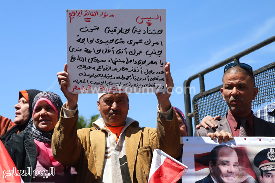 متظاهرو القائد إبراهيم يحتفلون بعودة الطائرة المختطفة (2)