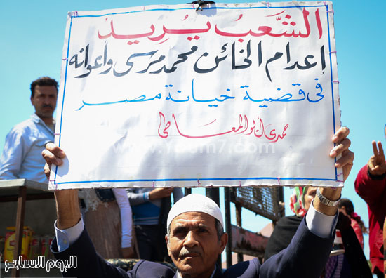 متظاهرو القائد إبراهيم يحتفلون بعودة الطائرة المختطفة (8)