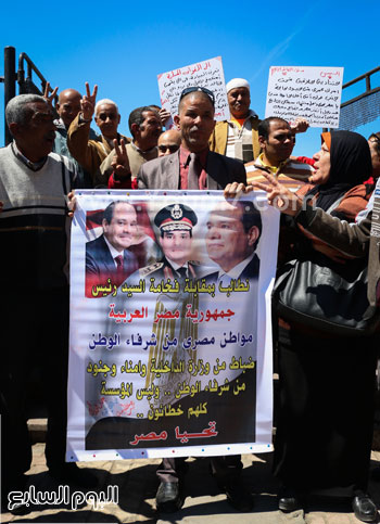 متظاهرو القائد إبراهيم يحتفلون بعودة الطائرة المختطفة (10)