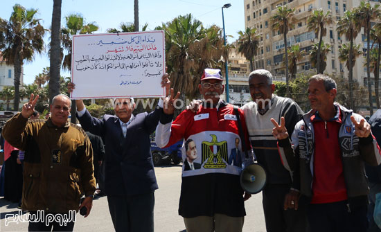 متظاهرو القائد إبراهيم يحتفلون بعودة الطائرة المختطفة (11)